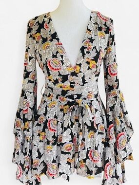 Blithe LA Boutique Floral Romper with Bell Sleeves Size Small Summer Flirty